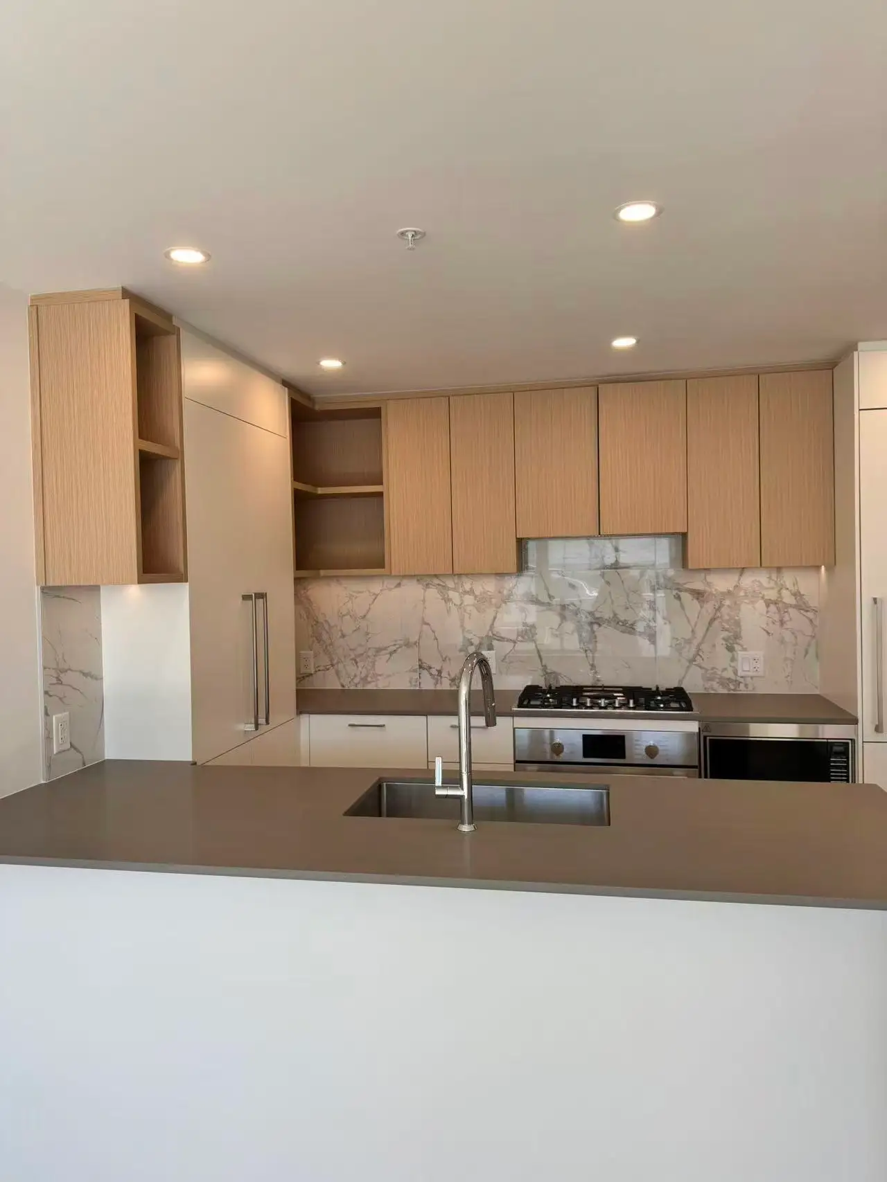 308 6468 WILLINGDON AVENUE, Burnaby BC V5H 0L3