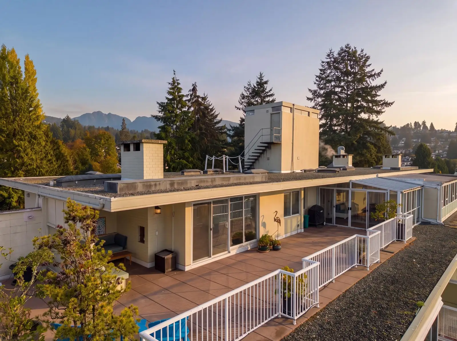 701 1425 ESQUIMALT AVENUE, West Vancouver BC V7T 1L1