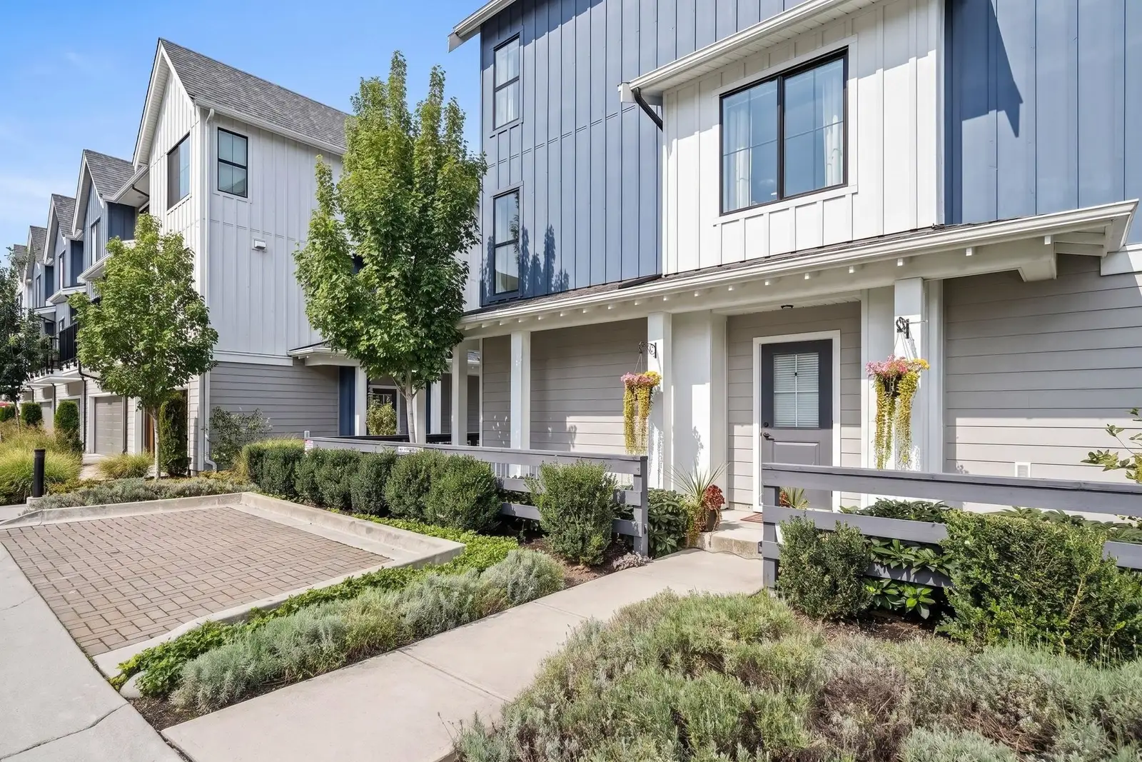 64 488 FURNESS STREET, New Westminster BC V3M 0M1