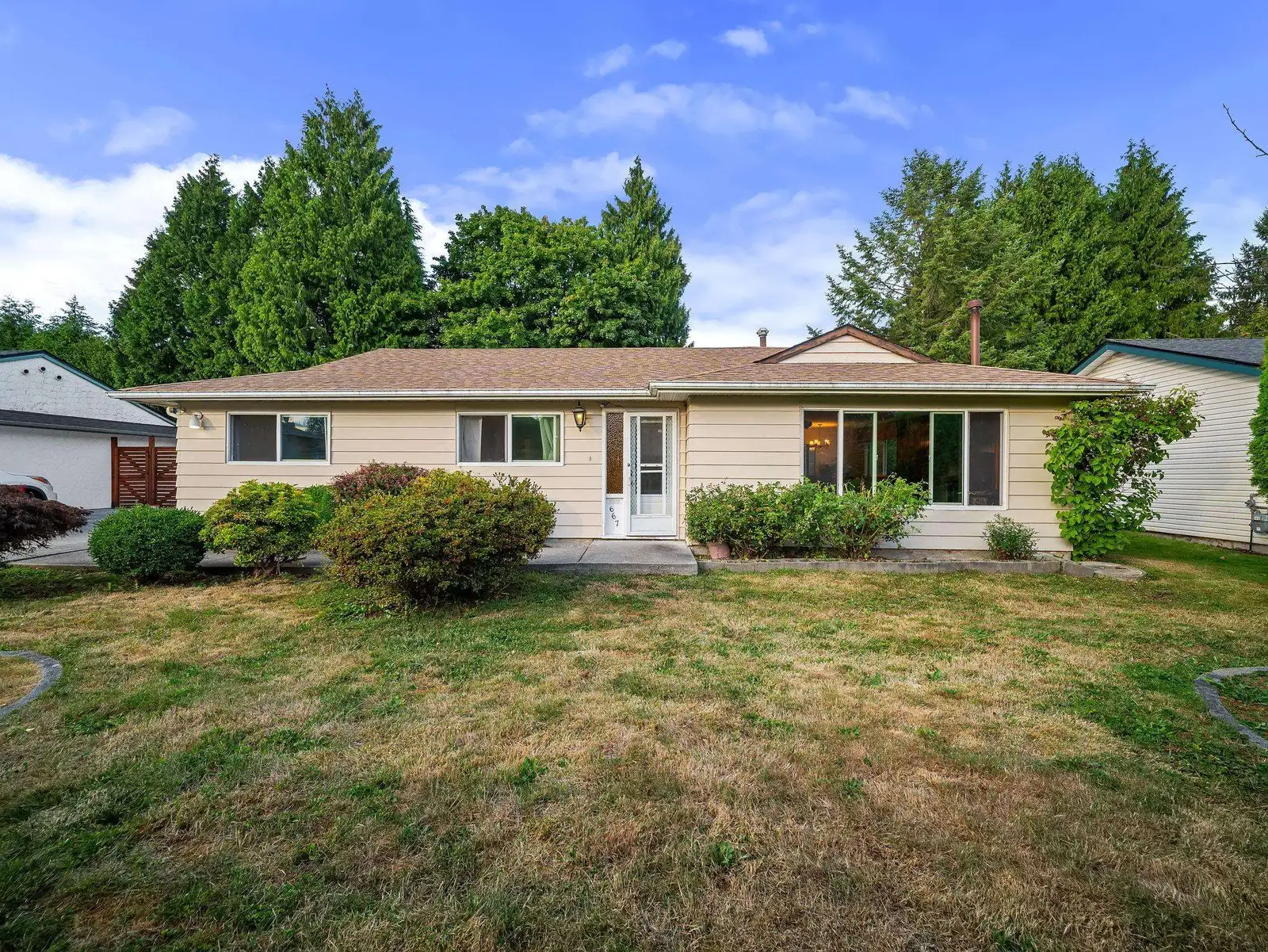667 CYPRESS STREET, Coquitlam BC V3J 6L3