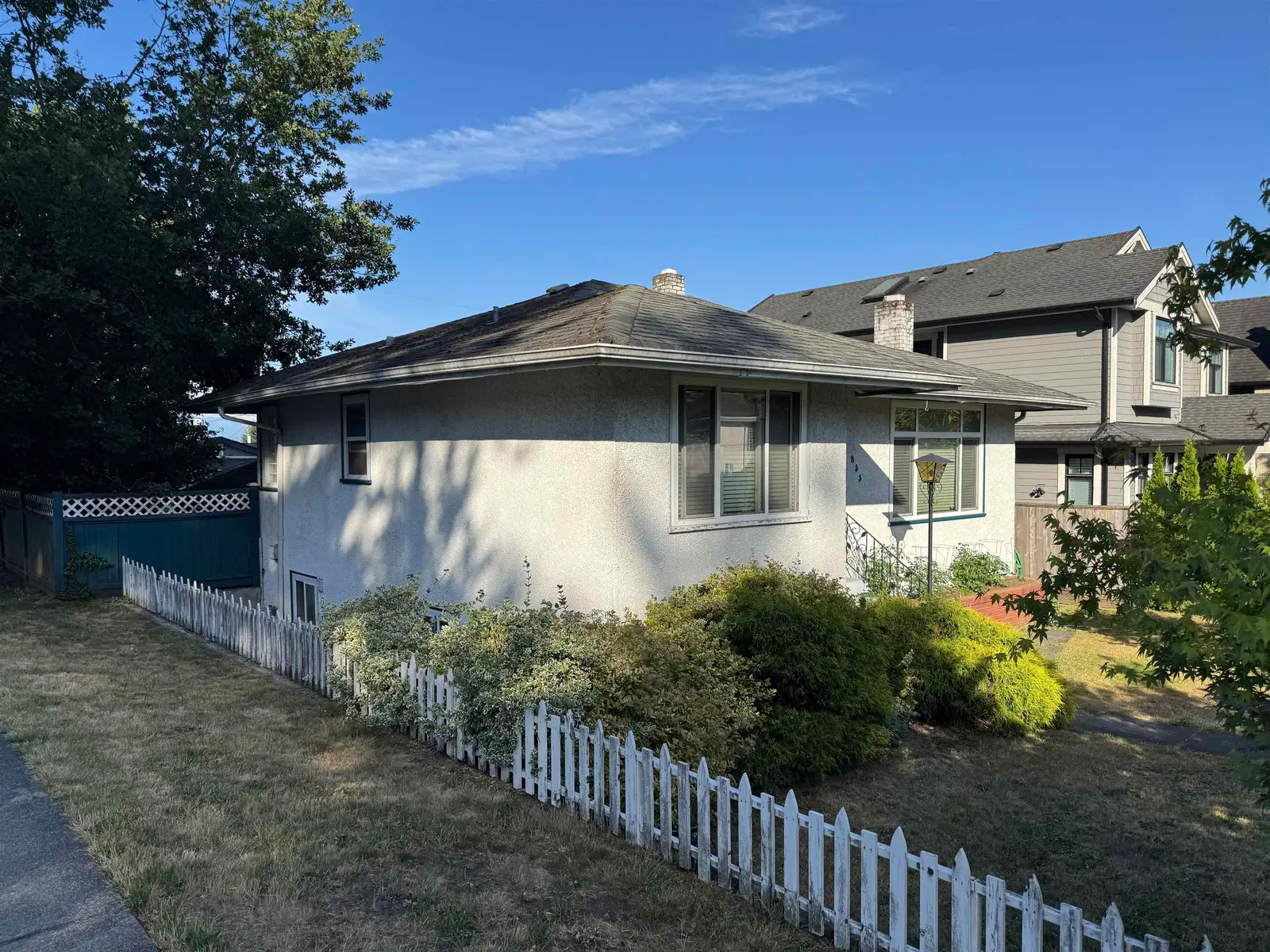 833 SCOTT STREET, New Westminster BC V3L 4V1