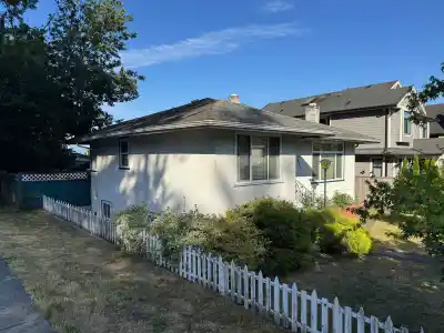 833 SCOTT STREET, New Westminster BC V3L 4V1