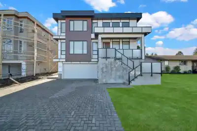20884 48 AVENUE, Langley BC V3A 3L9