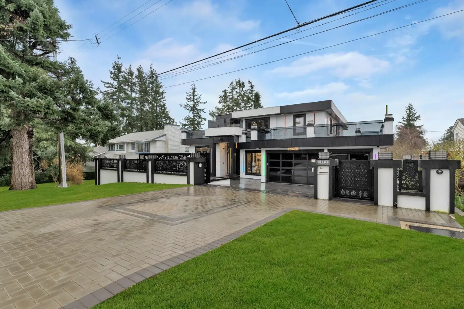 15460 SEMIAHMOO AVENUE, White Rock BC V4B 1T8