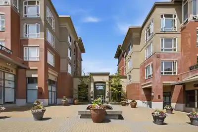 319 2970 KING GEORGE BOULEVARD, Surrey BC V4P 0E6