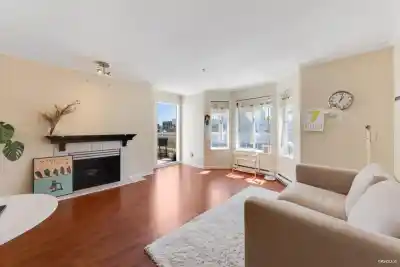 418 15268 105 AVENUE, Surrey BC V3R 0W8