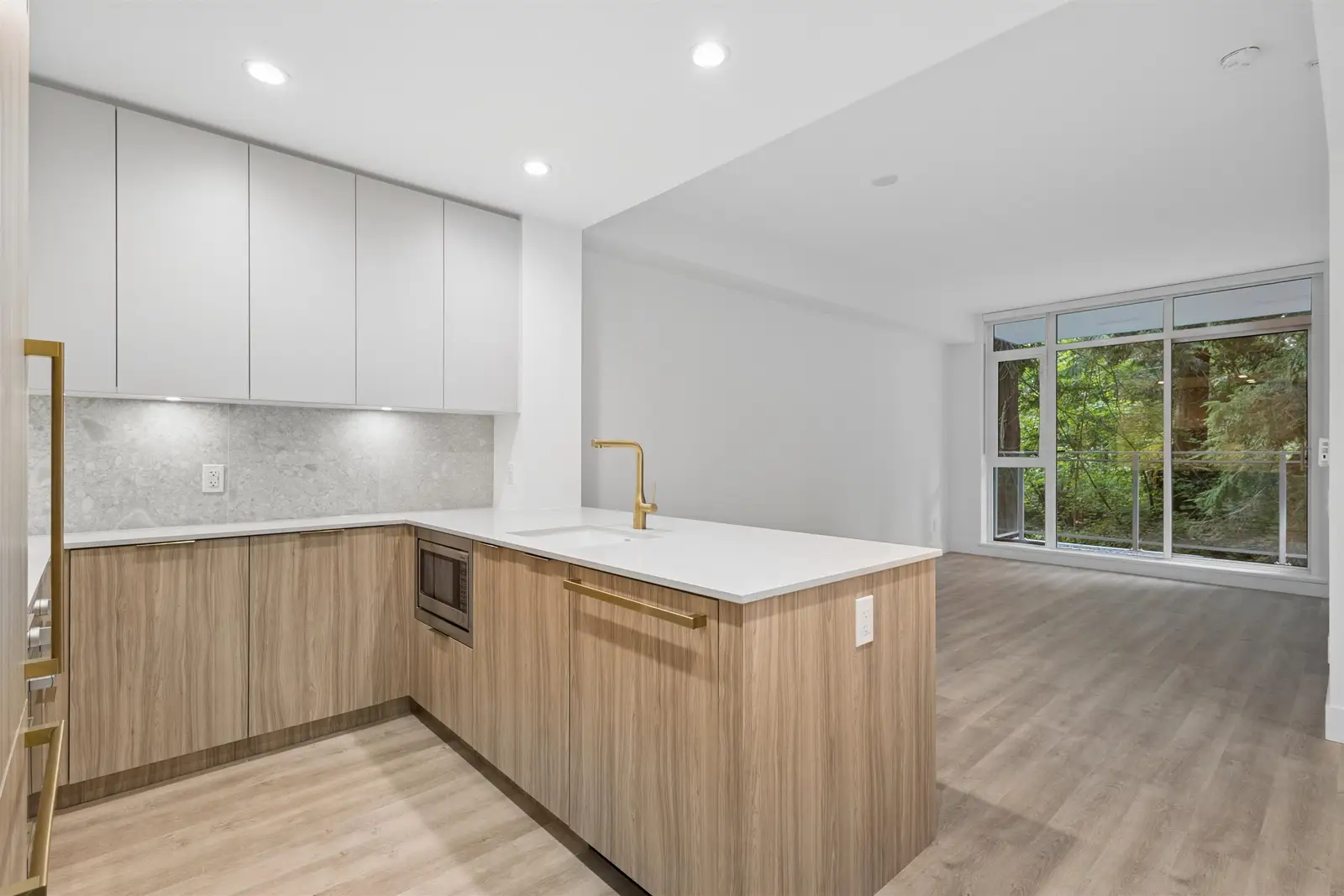 208 2375 EMERY COURT, North Vancouver BC V7J 0E8