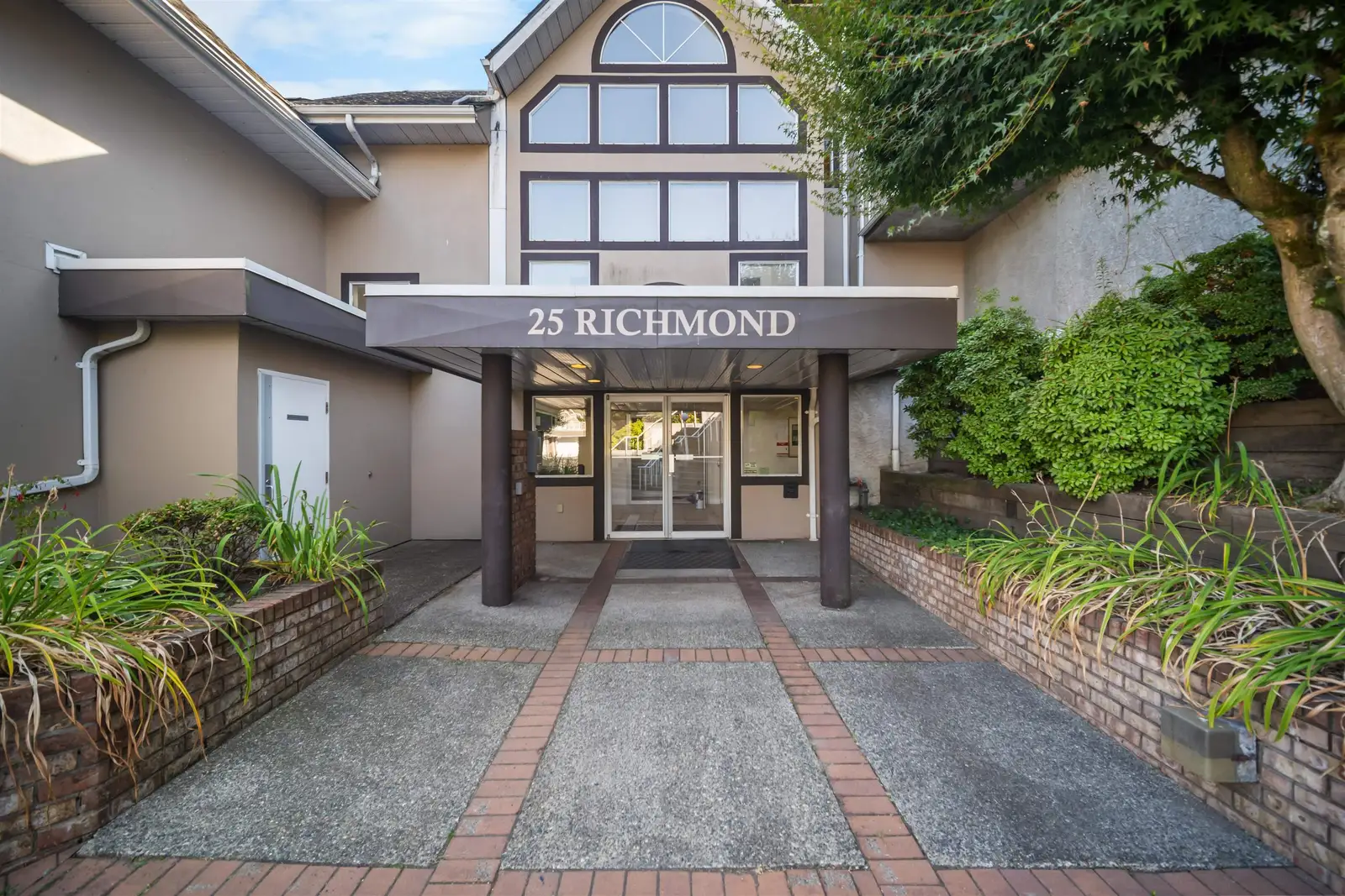 504 25 RICHMOND STREET, New Westminster BC V3L 5P9
