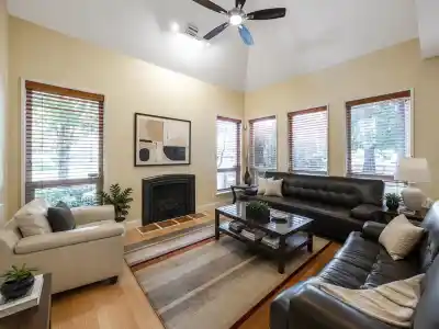 8 15055 20 AVENUE, Surrey BC V4A 9Y2
