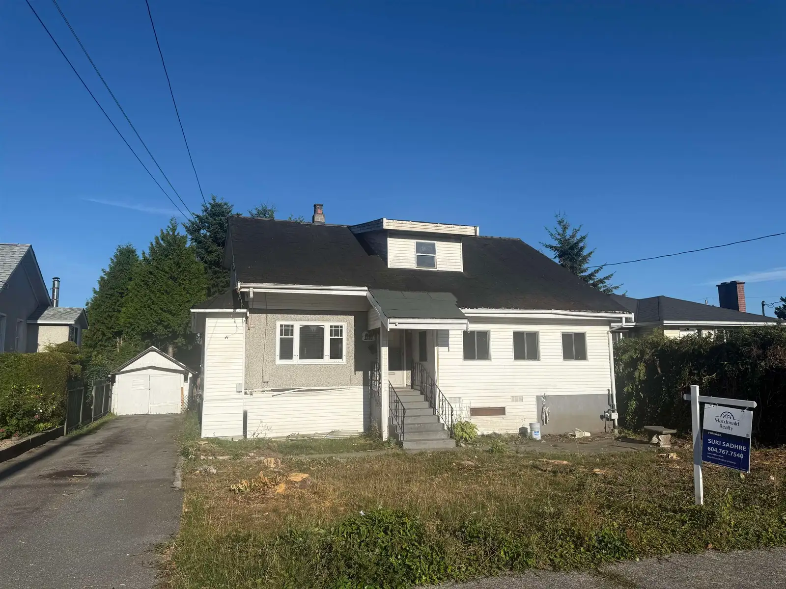 220 DEVOY STREET, New Westminster BC V3L 4E7