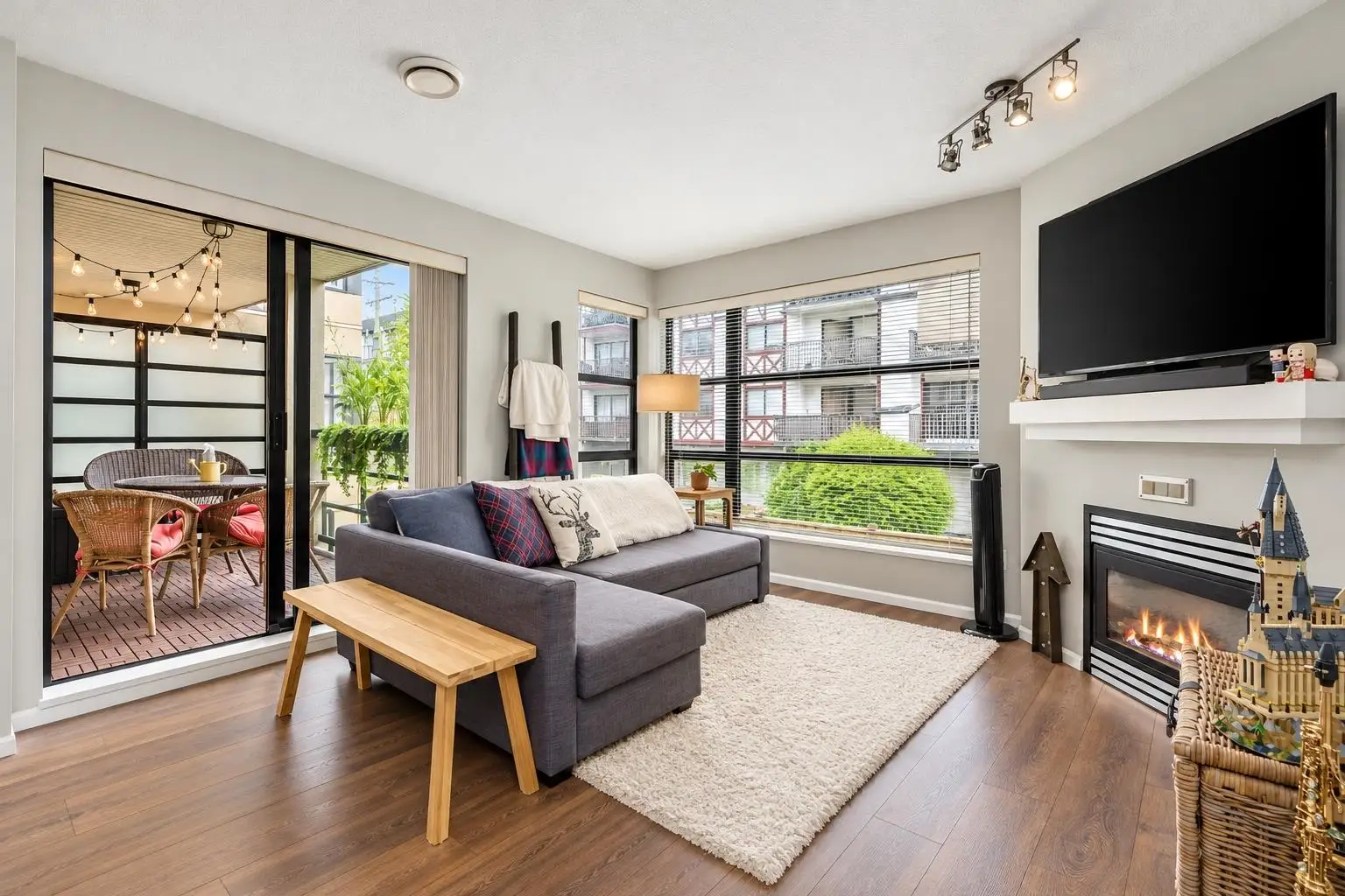 305 124 W 3RD STREET, North Vancouver BC V7M 1E8