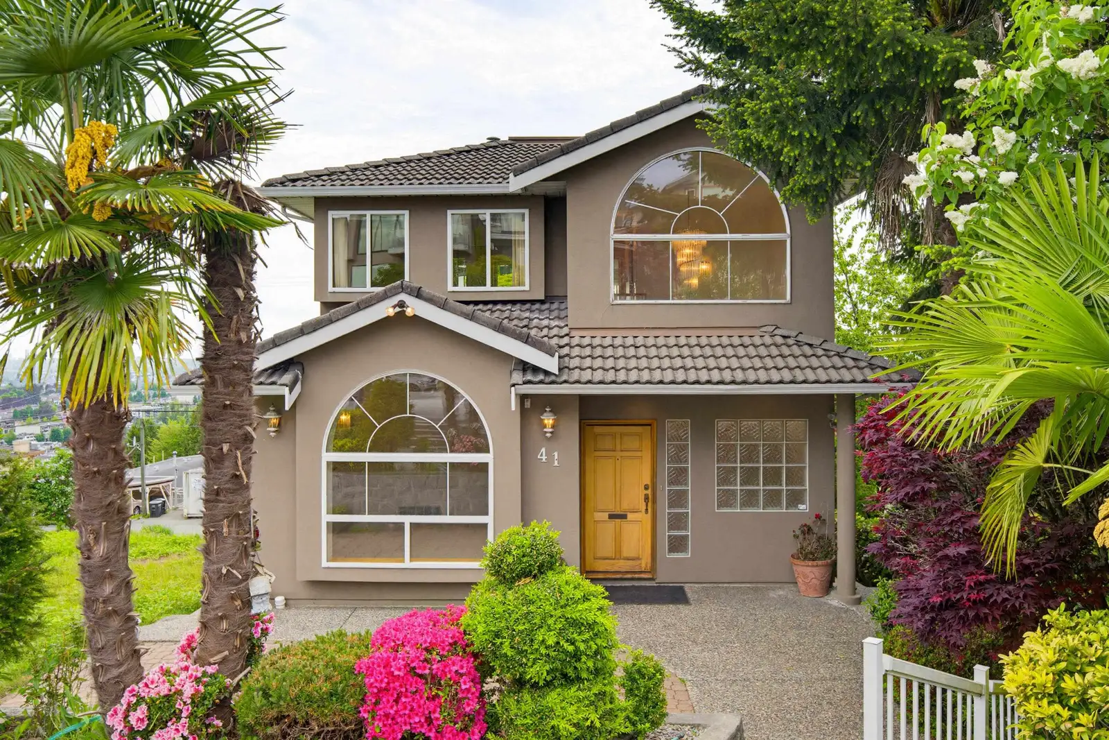 41 N HYTHE AVENUE, Burnaby BC V5B 1G3