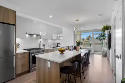 803 258 NELSON'S COURT, New Westminster BC V3L 0J9