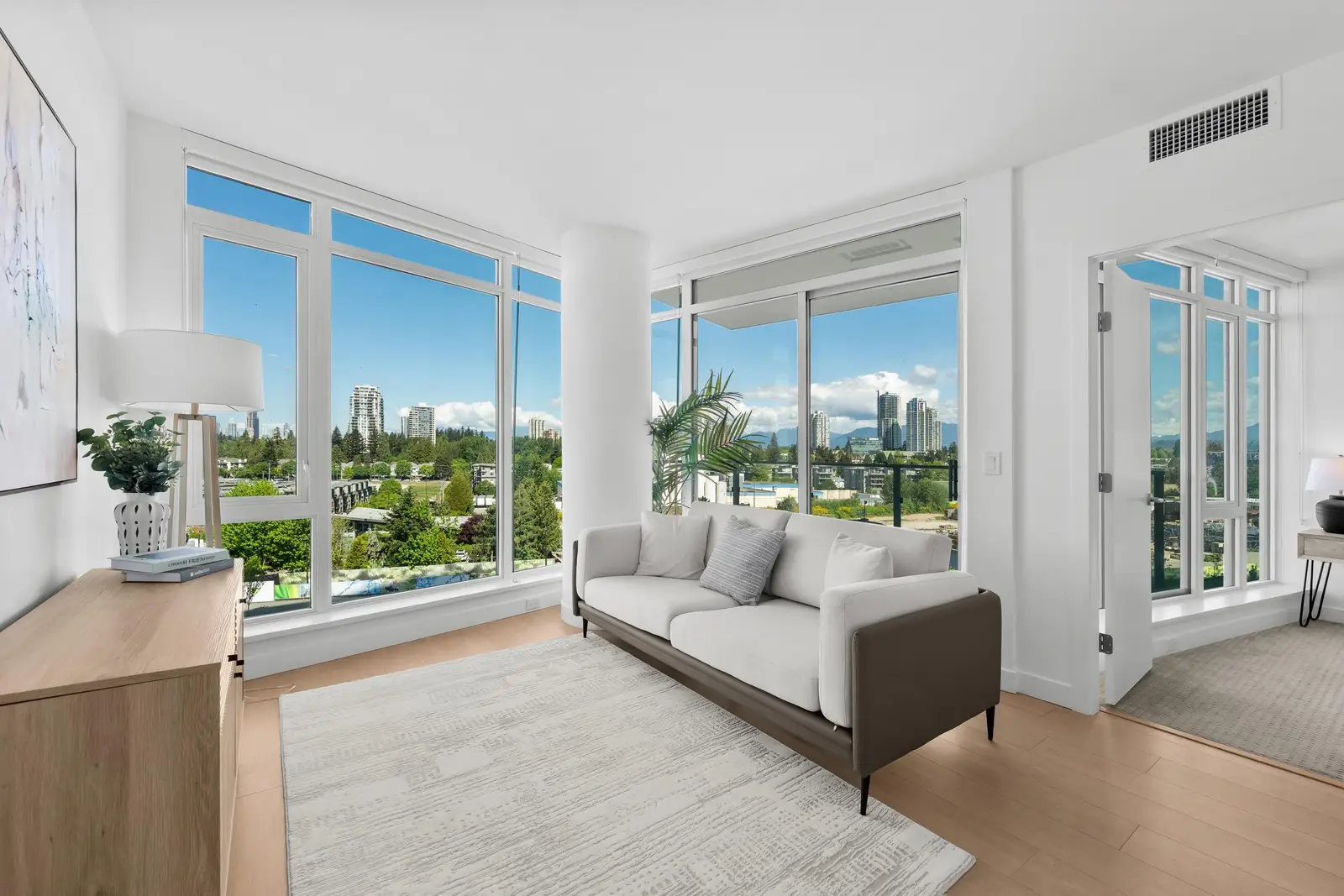 602 7683 PARK CRESCENT, Burnaby BC V3N 0J4