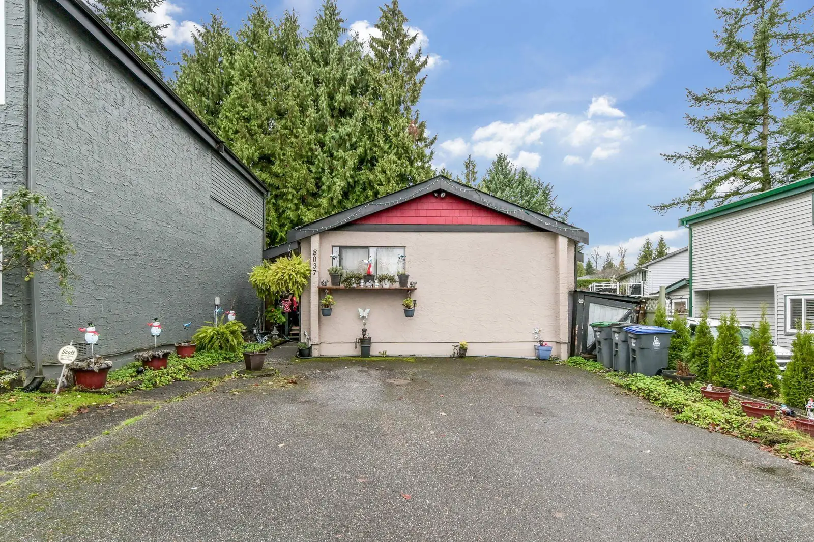 8037 139A STREET, Surrey BC V3W 6P9