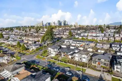 5619 PORTLAND STREET, Burnaby BC V5J 2R7