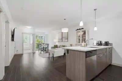 206 2214 KELLY AVENUE, Port Coquitlam BC V3C 0E5