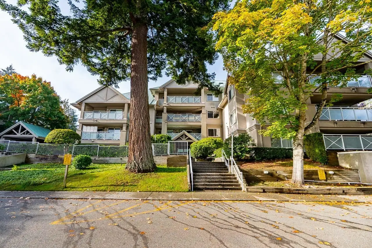 202 15130 29A AVENUE, Surrey BC V4P 3B1