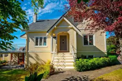 1104 ESQUIMALT AVENUE, West Vancouver BC V7T 1K1