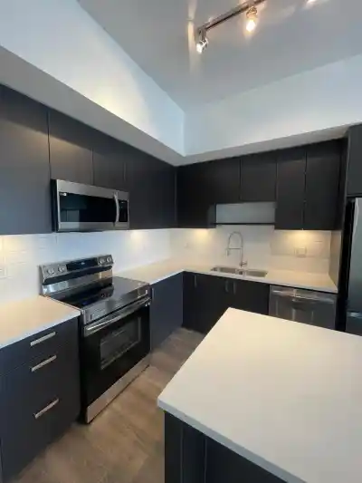 609 15815 85 AVENUE, Surrey BC V4N 6X5