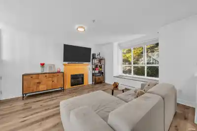10 7128 STRIDE AVENUE, Burnaby BC V3N 1T5