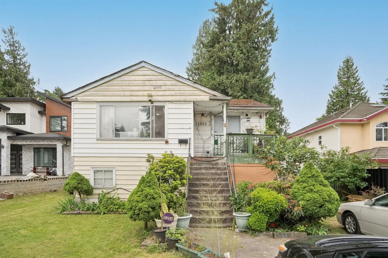 12882 100 AVENUE, Surrey BC V3T 1G5
