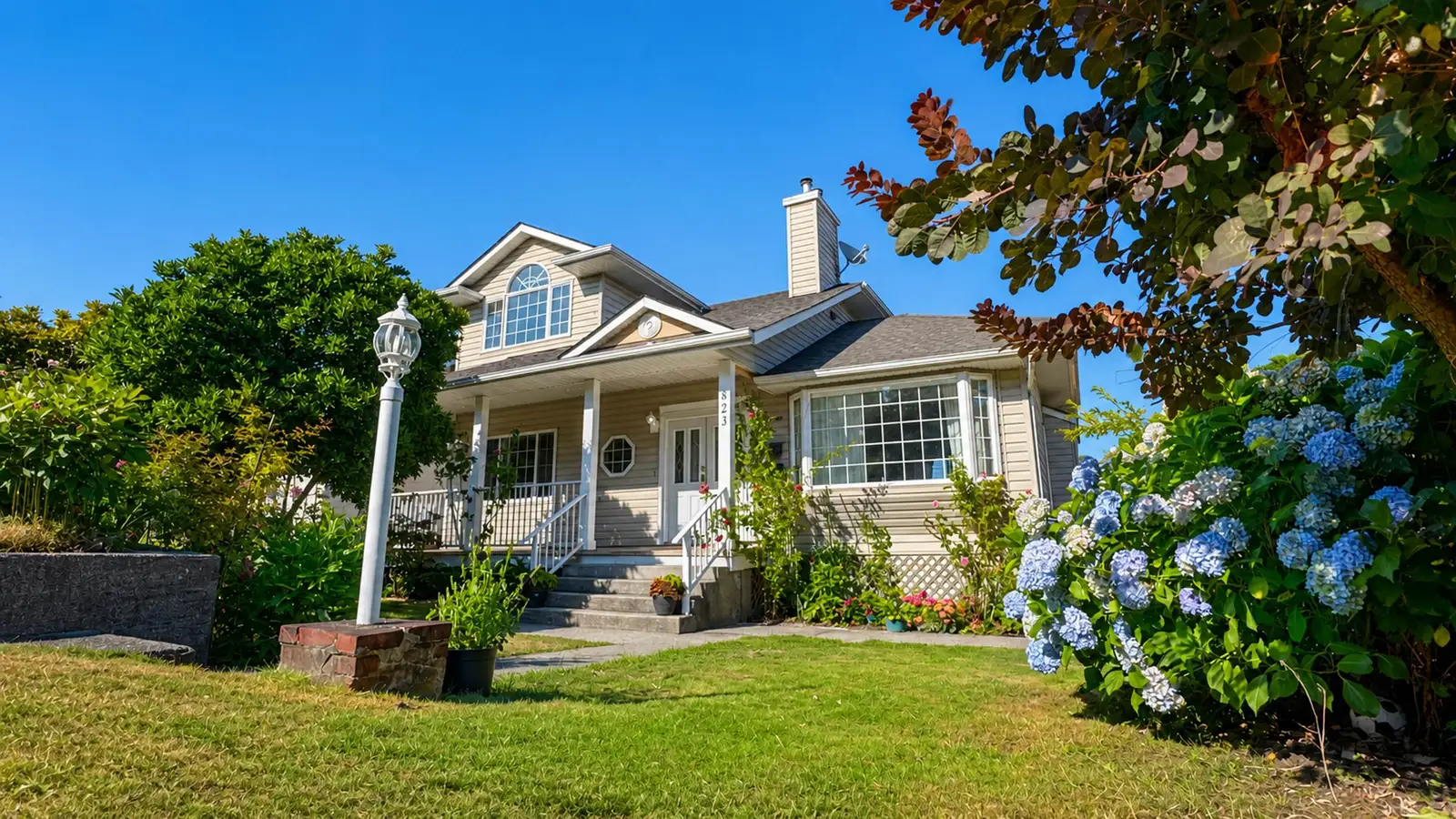 823 BURNABY STREET, New Westminster BC V3L 4V8