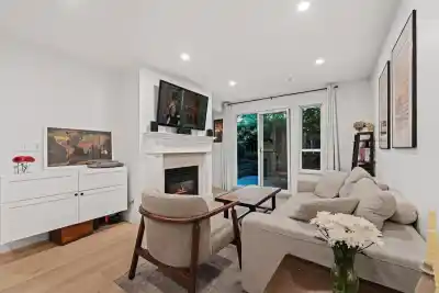 118 365 E 1ST STREET, North Vancouver BC V7L 4W5