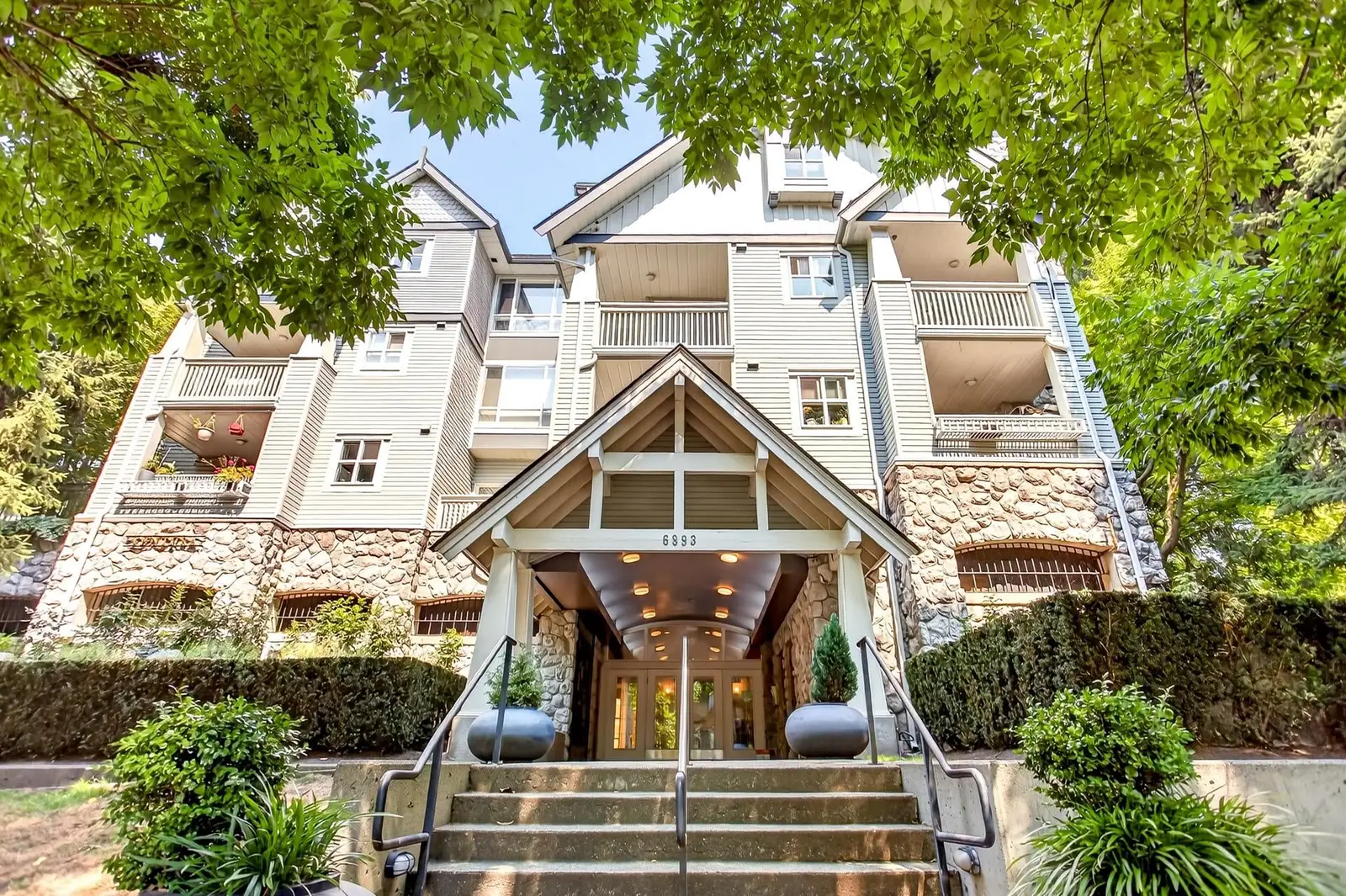 210 6893 PRENTER STREET, Burnaby BC V5E 4L3