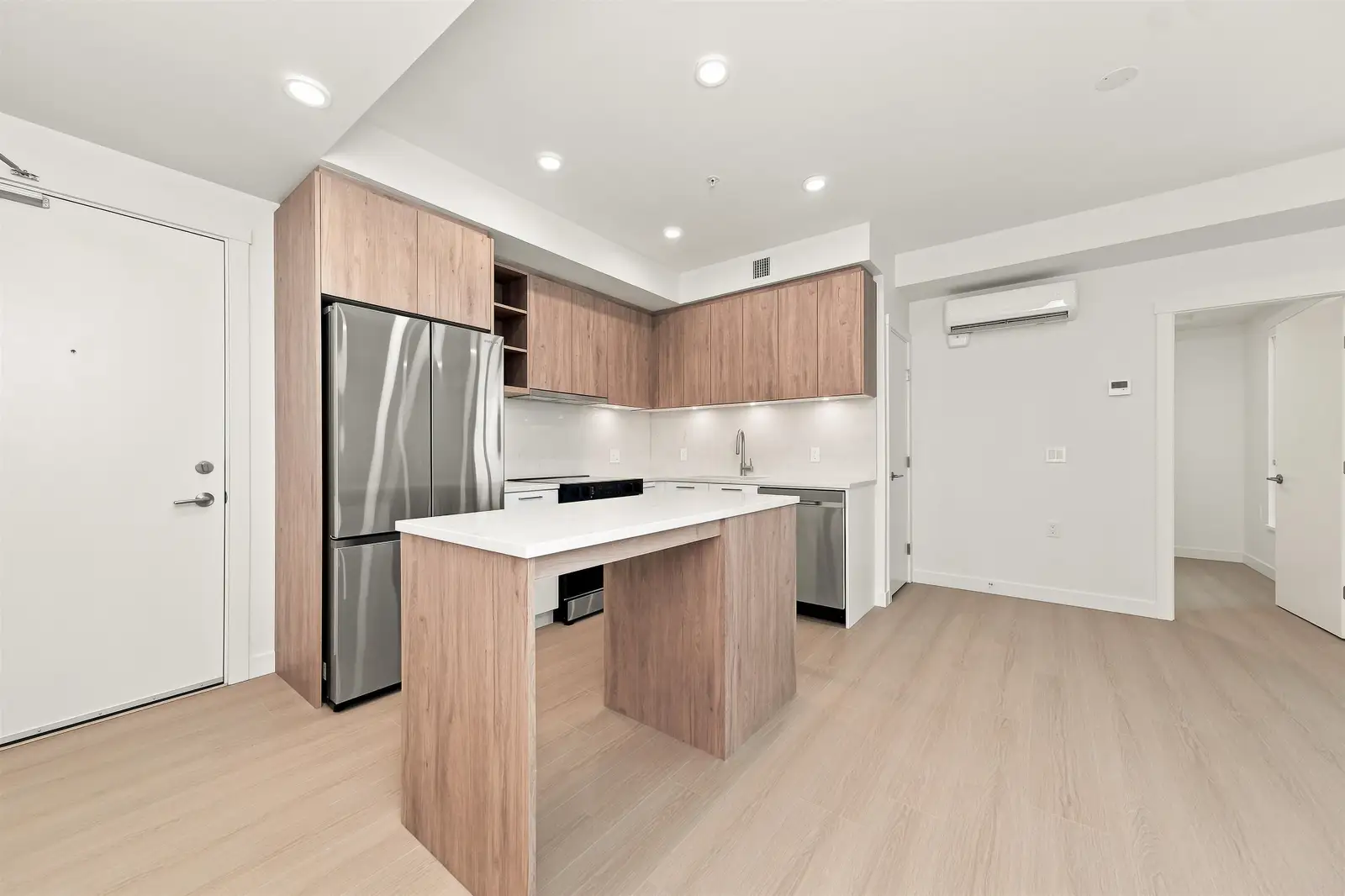 331 82 FIRST STREET, New Westminster BC V3L 0L8