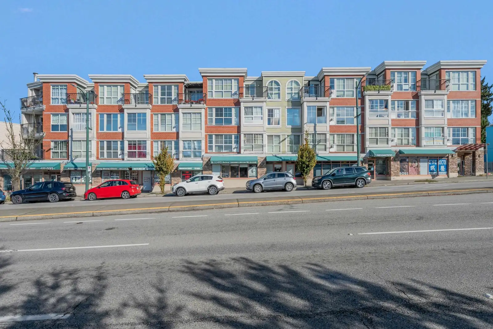101 2973 KINGSWAY, Vancouver BC V5R 5J4