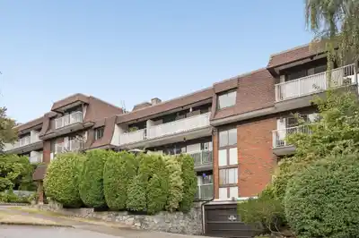204 331 KNOX STREET, New Westminster BC V3L 3N4