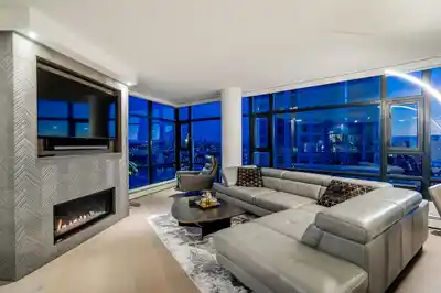 2207 198 AQUARIUS MEWS, Vancouver BC V6Z 2Y4