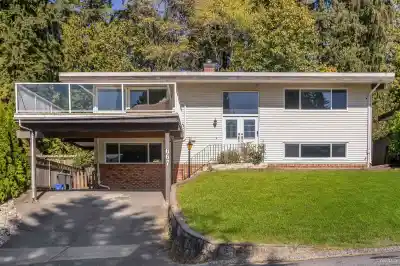 667 PLYMOUTH DRIVE, North Vancouver BC V7H 2H5