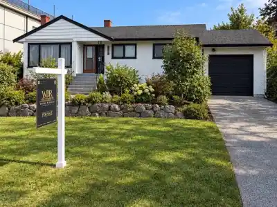 11160 135A STREET, Surrey BC V3R 3A4