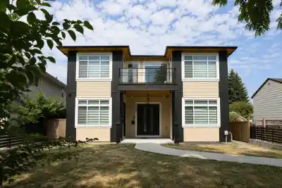 8563 11TH AVENUE, Burnaby BC V3N 2P6