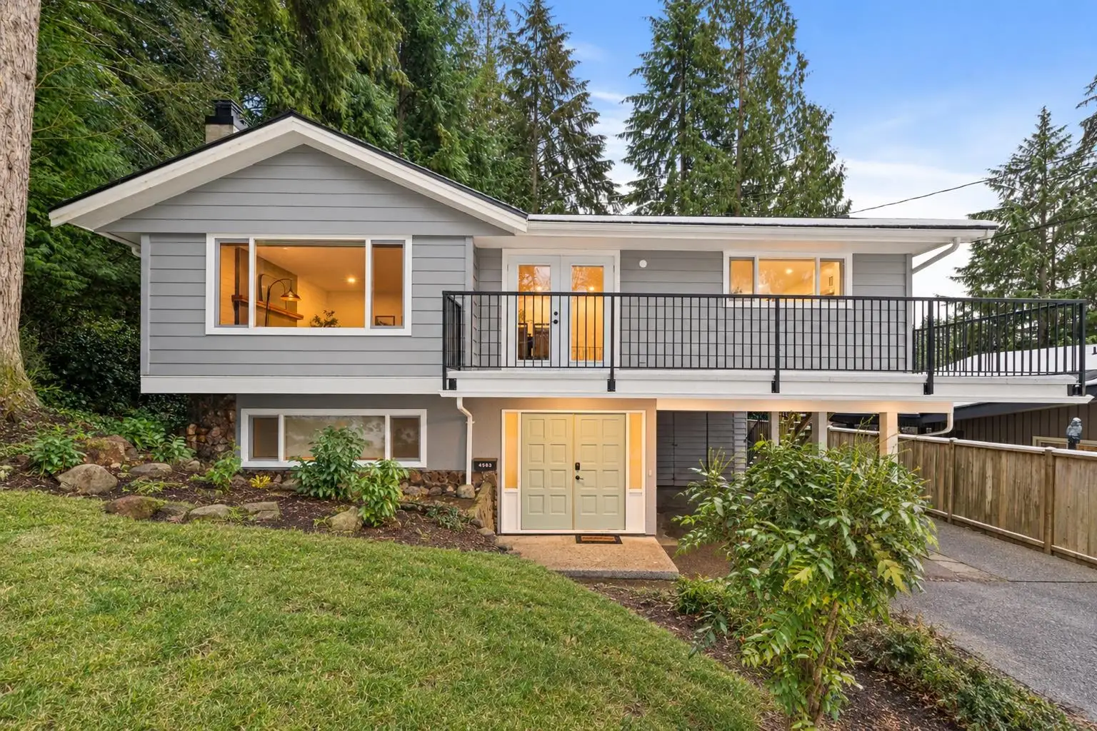 4593 CLIFFMONT ROAD, North Vancouver BC V7G 1J8