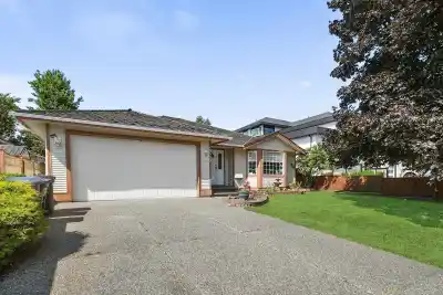 18555 57 AVENUE, Surrey BC V3S 7T1