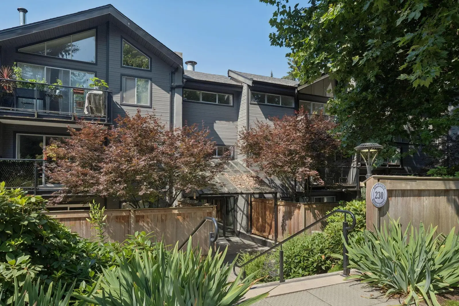 303 230 MOWAT STREET, New Westminster BC V3M 4B2