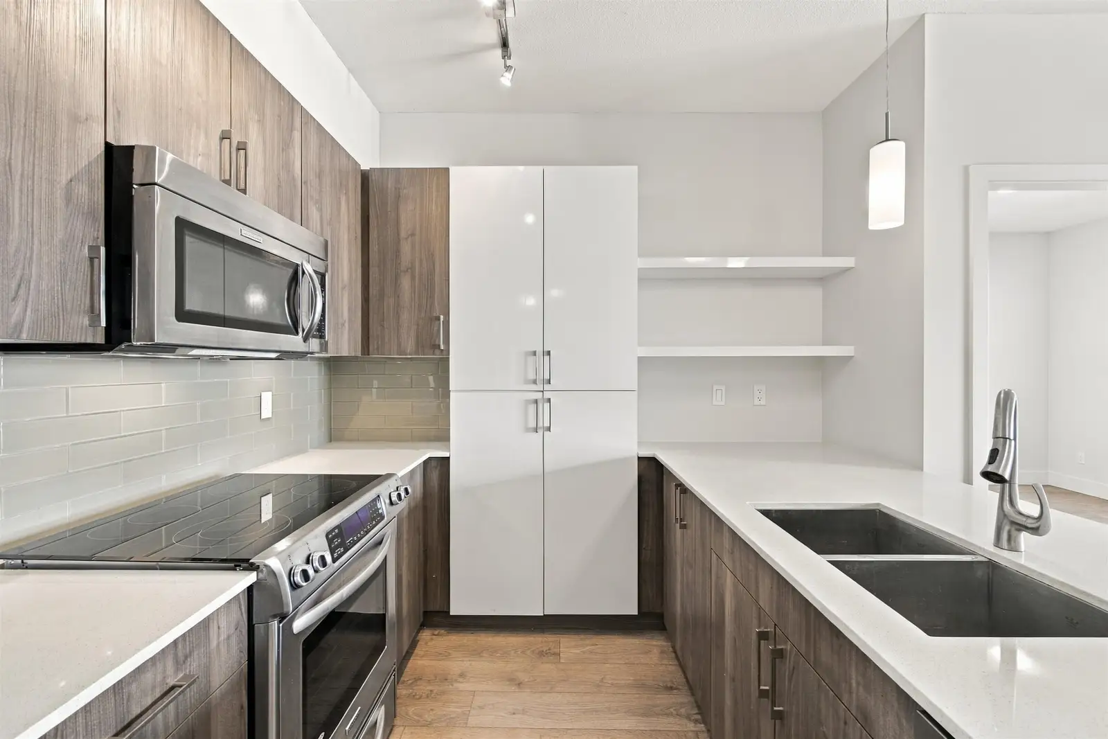 410 630 COMO LAKE AVENUE, Coquitlam BC V3J 0E4