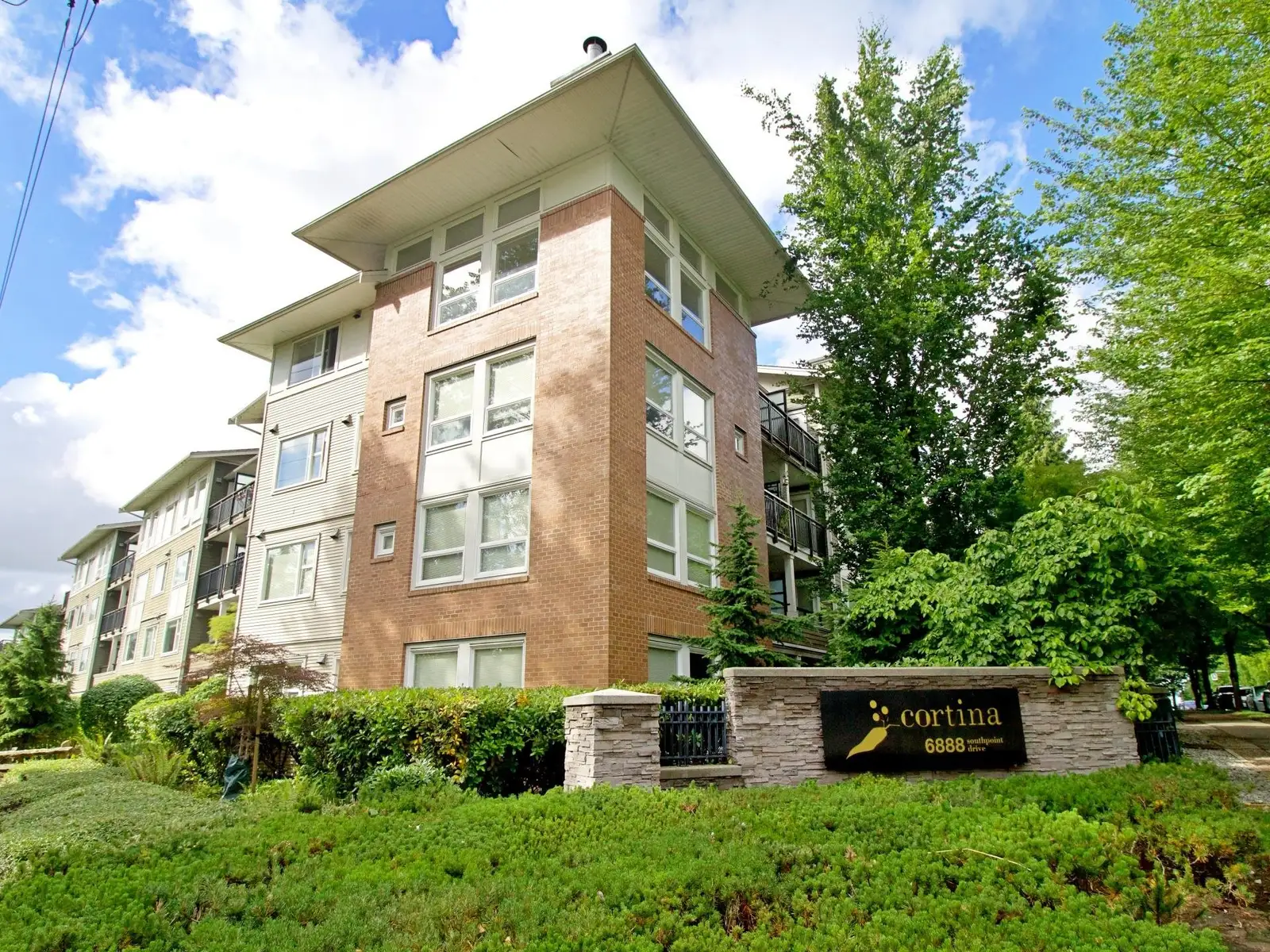 202 6888 SOUTHPOINT DRIVE, Burnaby BC V3N 5E3