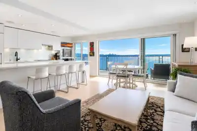 807 150 24TH STREET, West Vancouver BC V7V 4G8
