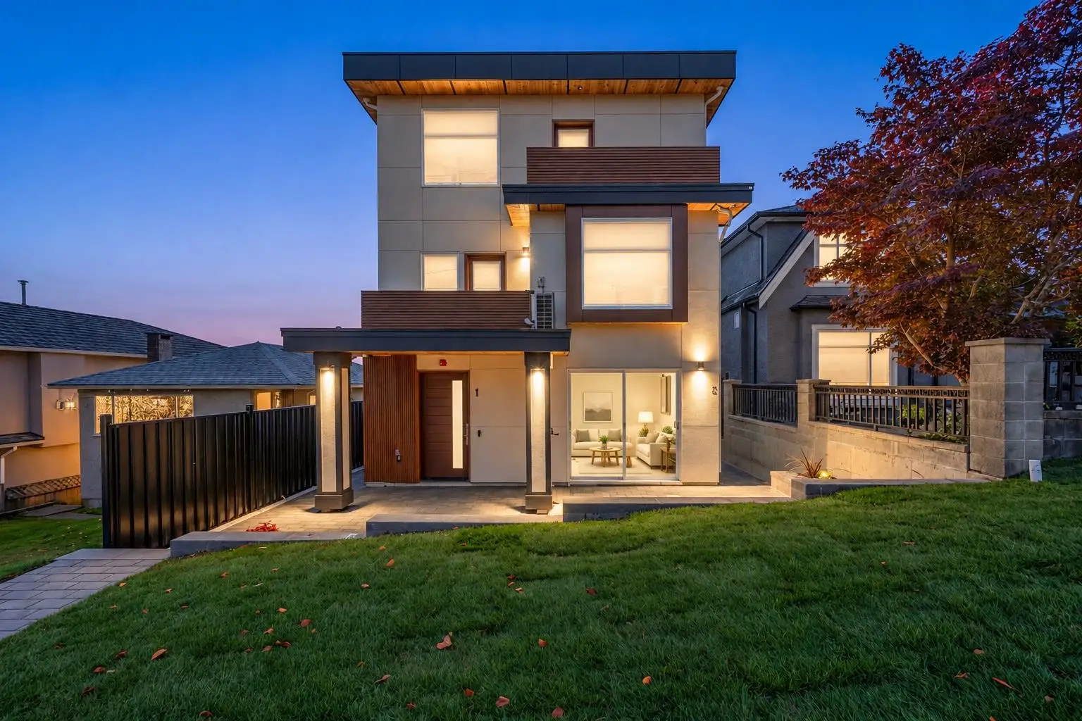 2 3034 E 5TH AVENUE, Vancouver BC V5M 1N8