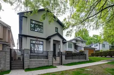 1 4874 LANARK STREET, Vancouver BC V5N 3S2
