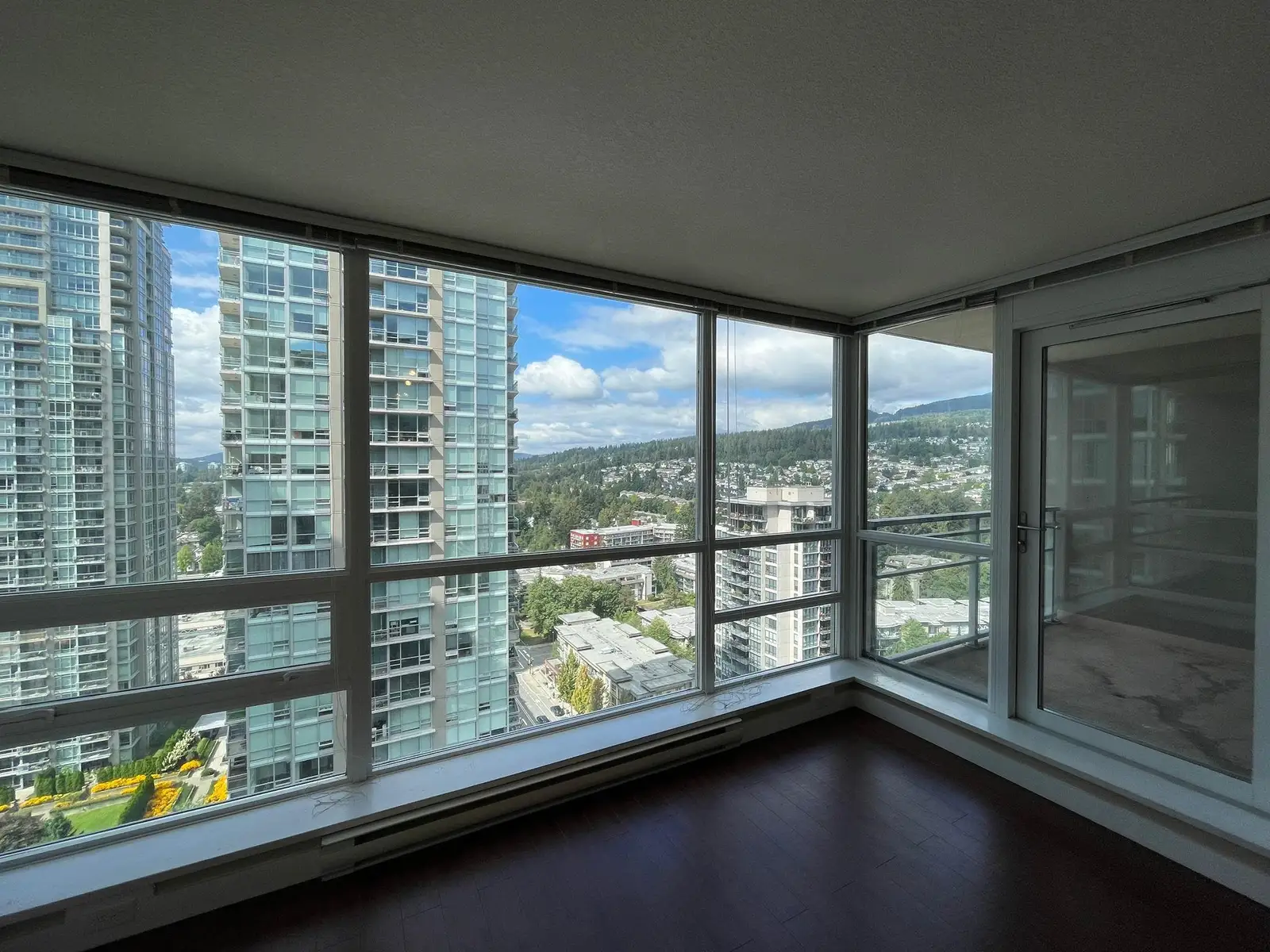 2607 2978 GLEN DRIVE, Coquitlam BC V3B 0C3