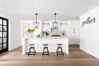 102 1055 RIDGEWOOD DRIVE, North Vancouver BC V7R 0A6