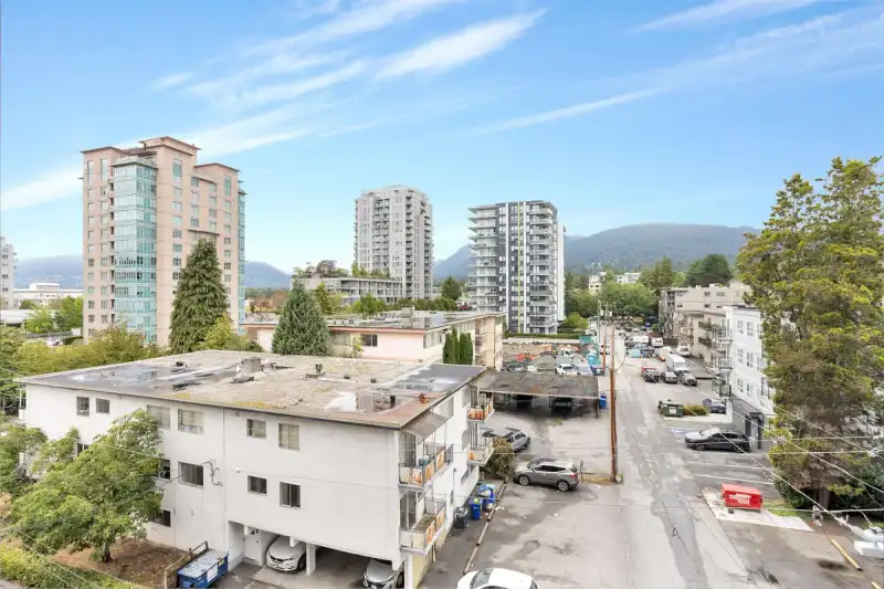 303 150 E 15TH STREET, North Vancouver