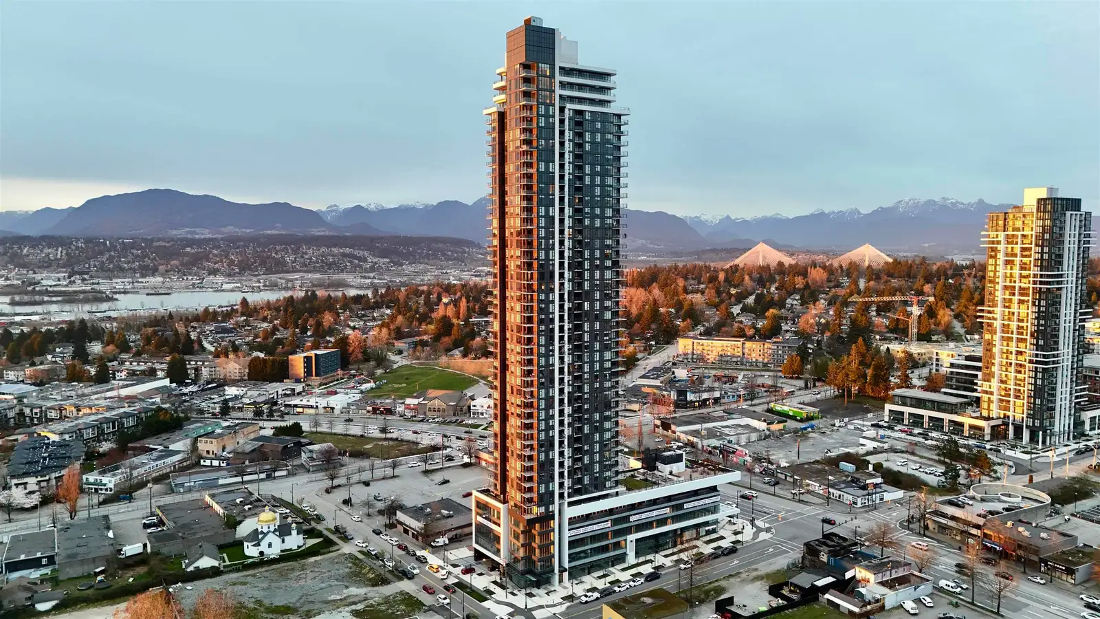 1705 10750 135A STREET, Surrey BC V3W 4E8