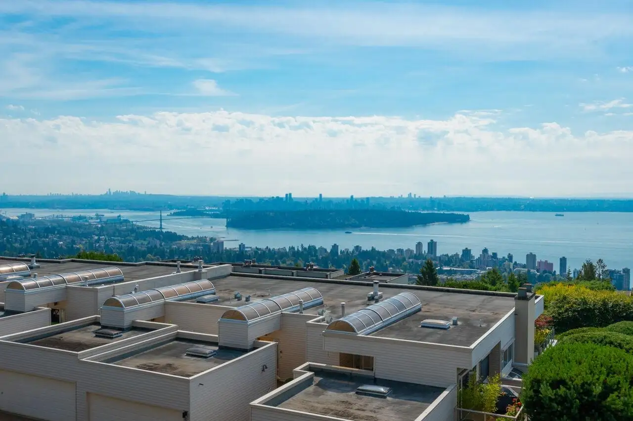 210 2274 FOLKESTONE WAY, West Vancouver BC V7S 2X7