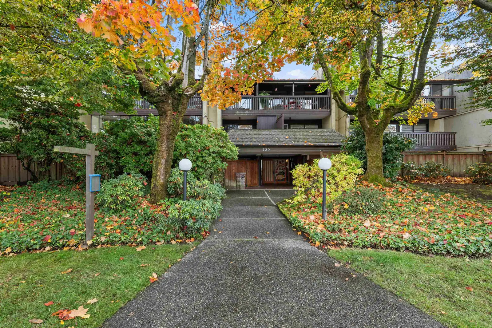 301 720 EIGHTH AVENUE, New Westminster BC V3M 2R3